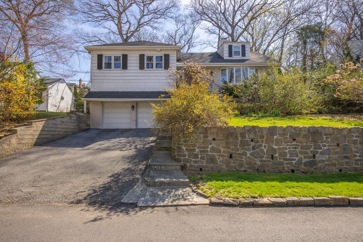 Photo - 51 Dellwood Cir (Yonkers, NY)