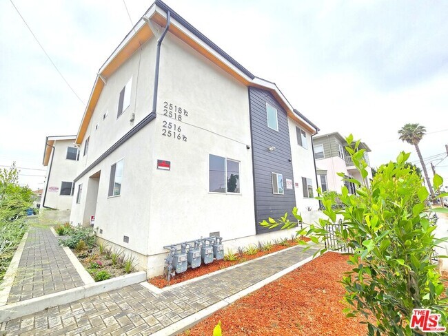 Building Photo - 2516 Malabar St Rental