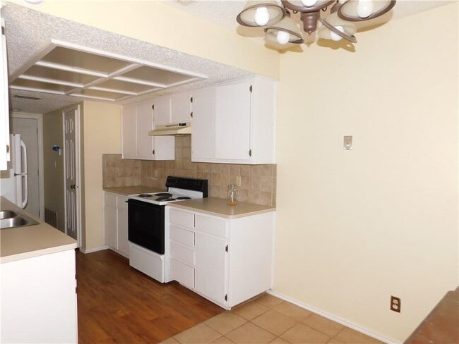 Photo - 8804 Springmail Cir