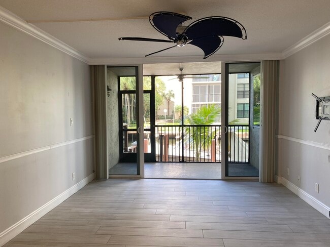 Photo - 15 Royal Palm Way Unidad #107