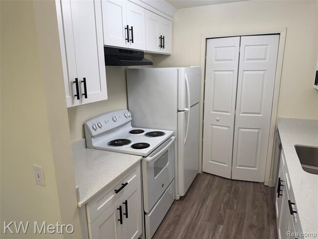 Photo - 2049 Duck Lake Rd N