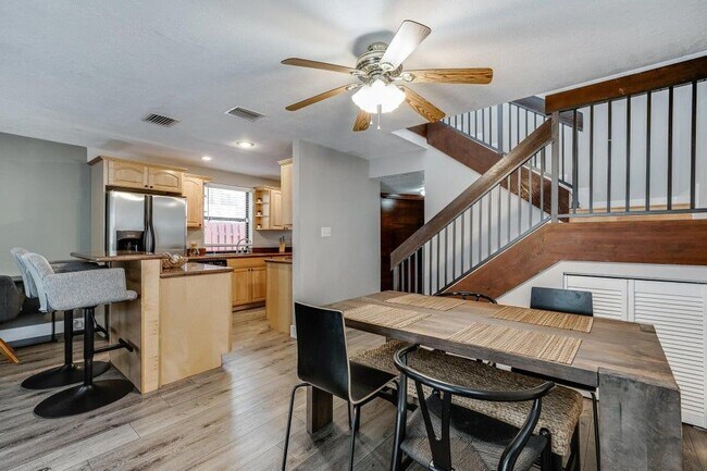 Photo - 2530 NE 9th St Unidad 1