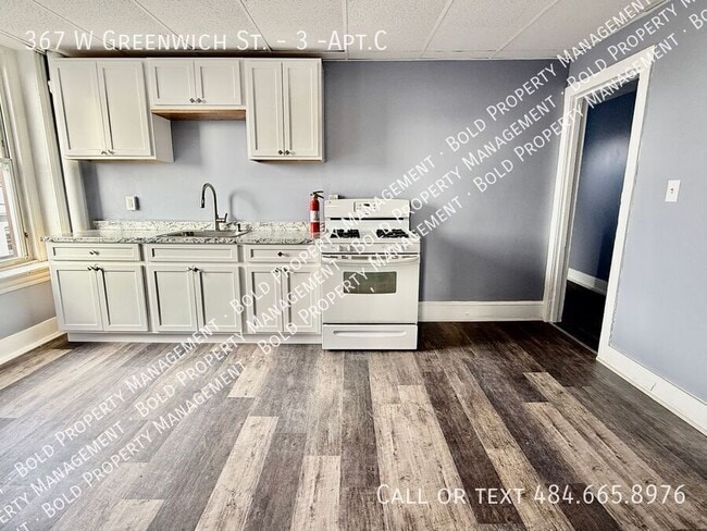 Building Photo - 367 W Greenwich St Unit 3 -Apt.C
