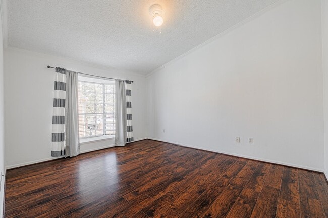 Building Photo - 3770 Lovers Wood Ln Unit 610