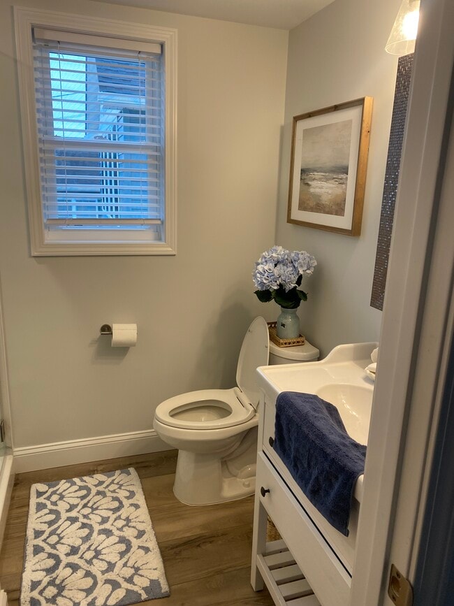 Photo - 101 W Cove Way