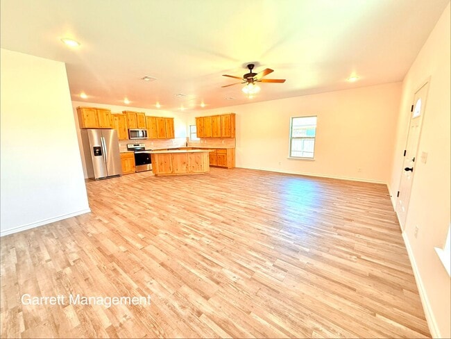 Photo - Amazing 4/2.5 House for Rent in Lampasas, Tx