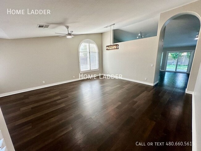 Photo - 3018 E Erie St