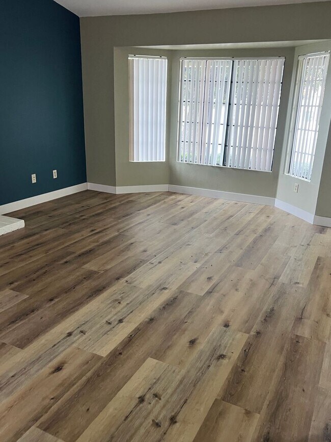 3143 Triumph Ln Unit 1
