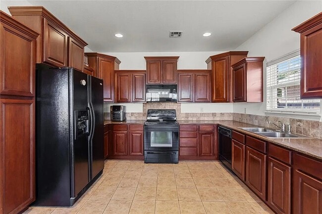 Photo - 1909 SW Elington St