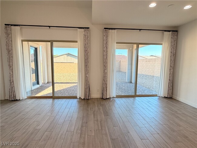 Photo - 724 Omaggio Pl