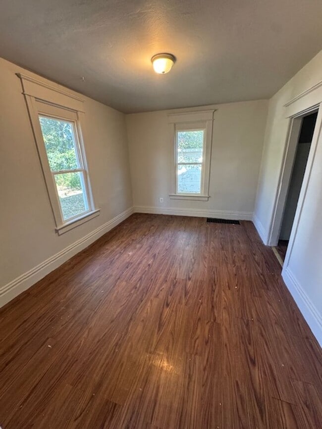 Photo - 1150 Kinnaird Ave