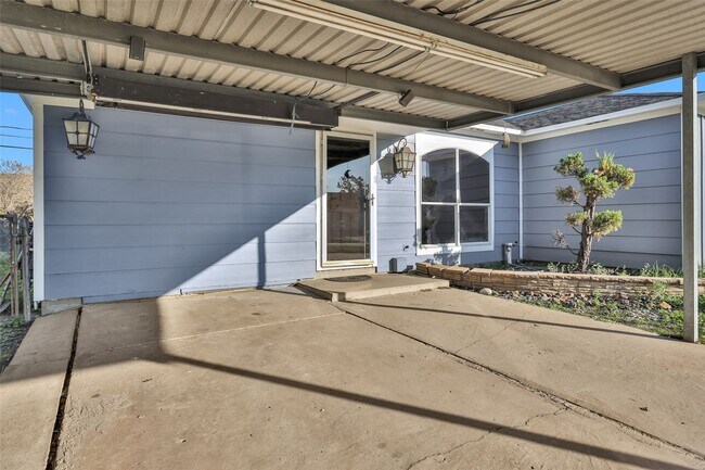 Photo - 403 Meters St