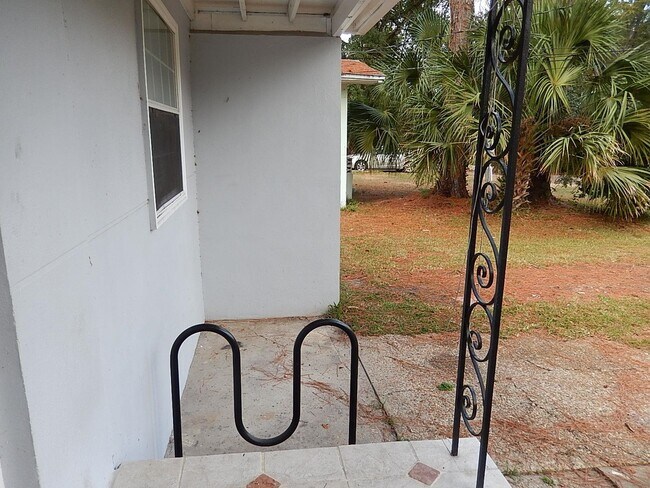 Photo - 212 Edwards St