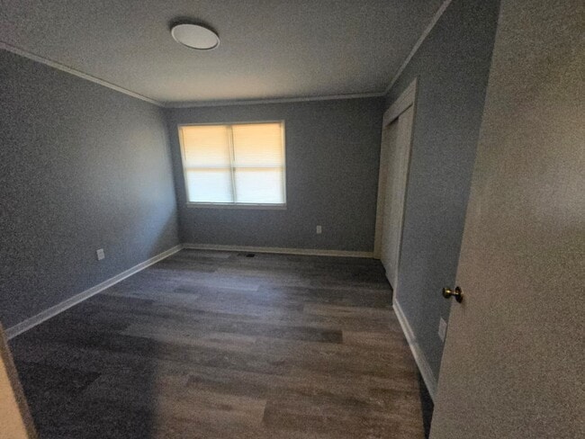 Building Photo - 3985 Roxbury Rd