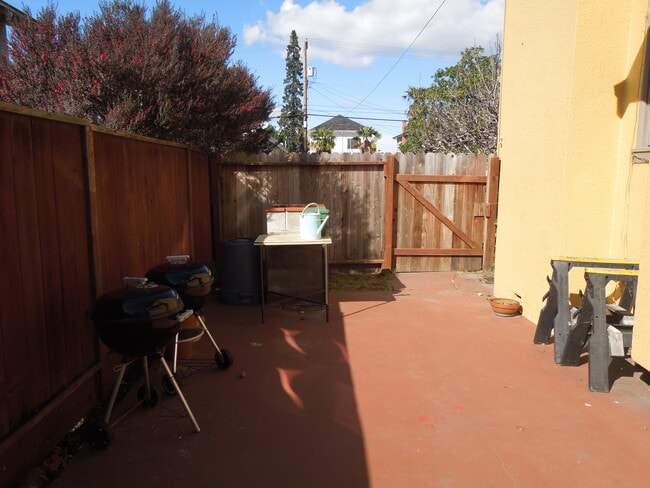 Building Photo - 763 60th St Unit 763 Rental