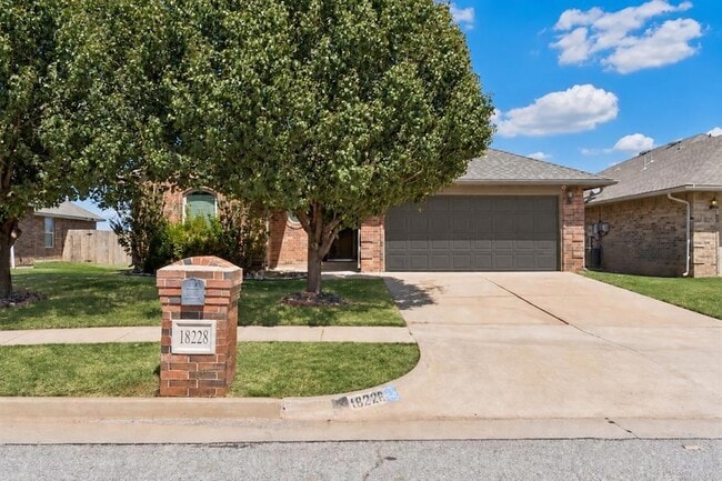 Building Photo - 18220 Scarborough Dr