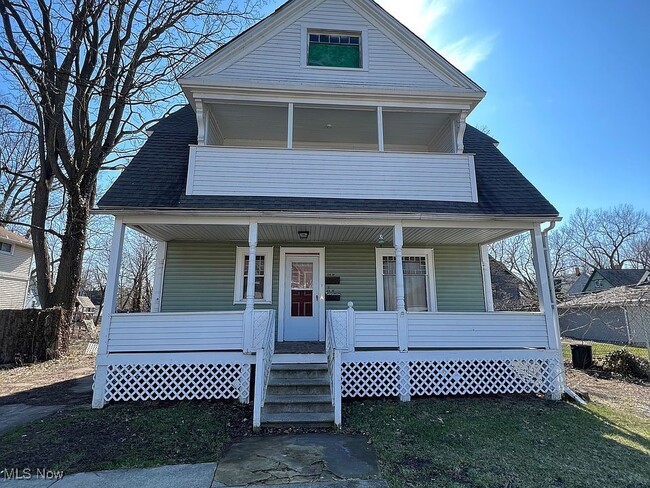 Building Photo - 220 Lake Ave Unit up