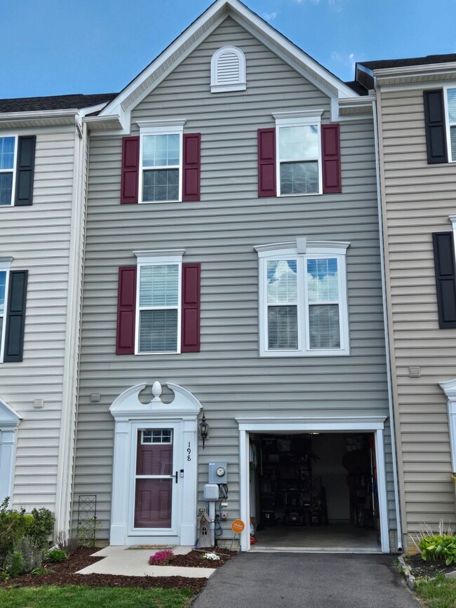 Building Photo - 198 Norwood Dr