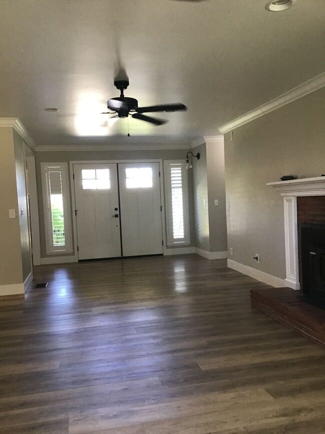 Photo - 3 Bedroom Home Coming Available