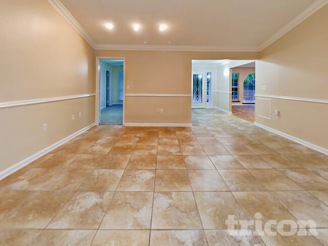 Photo - 832 Worth Rd