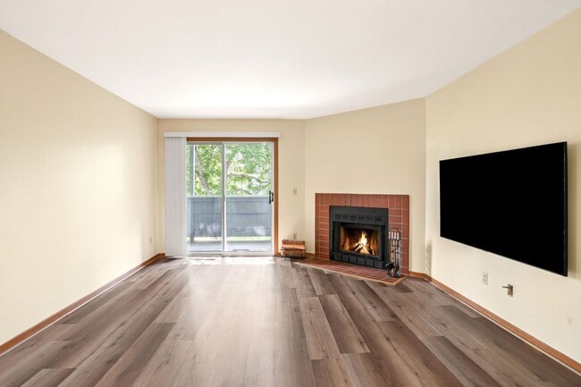 Photo - Remodeled 1 bed, 1 bath Gunbarrel Condo! Available NOW! Unit 5