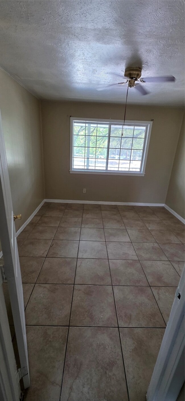 Photo - 4005 Irvington Blvd Unidad 6