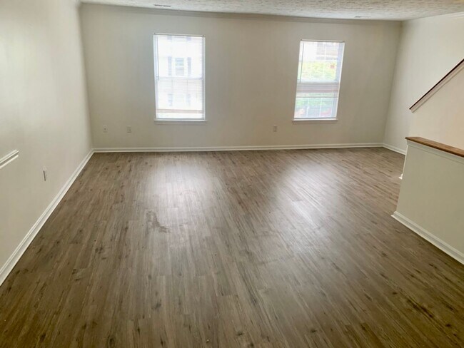 Photo - Spacious 3 Level 3 Bedroom Townhouse