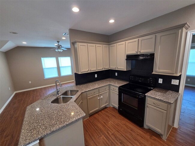 Photo - 438 Spence Ln