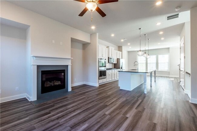 Photo - 1662 Mountain Top Ln SE