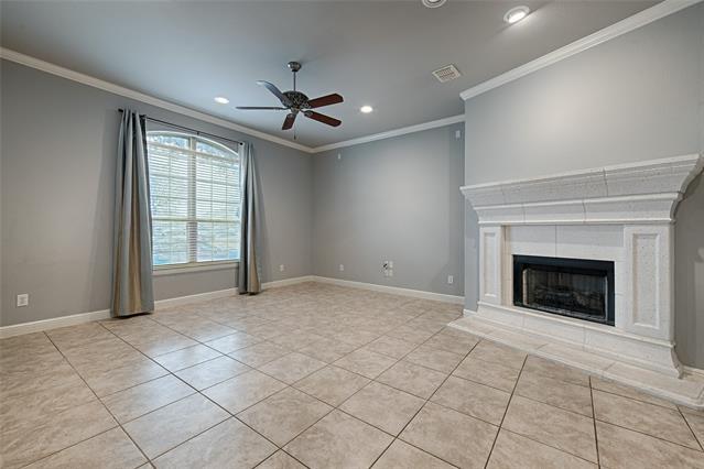 Photo - 8329 Moore St