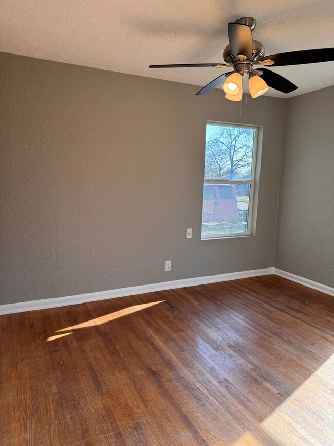 Photo - Property For Lease!