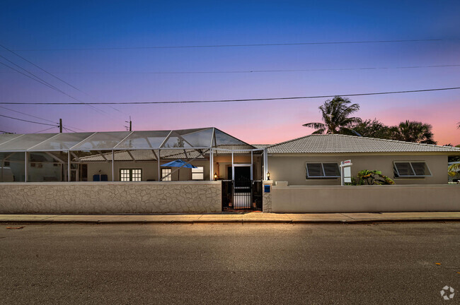 Building Photo - 532 N Palmway Rental