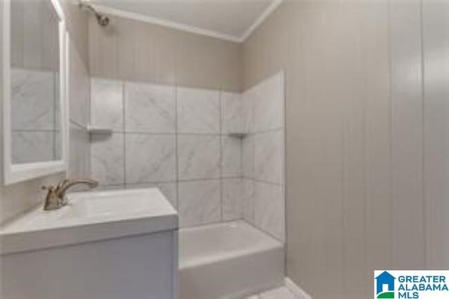 Photo - 410 32nd E Pl