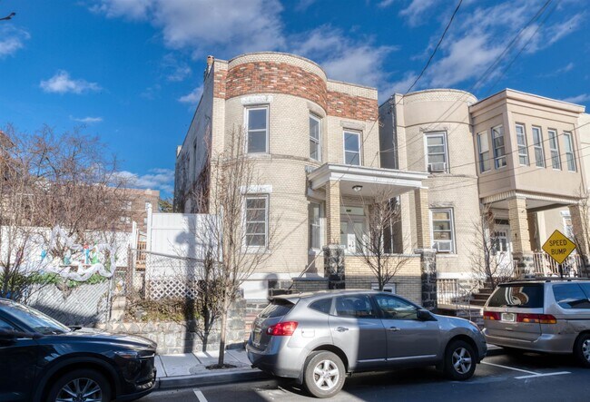 Photo - 540 44th St