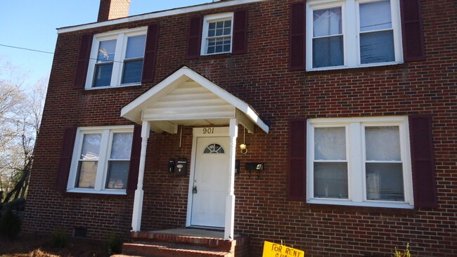 Front - 901 S Jackson St Unit 4