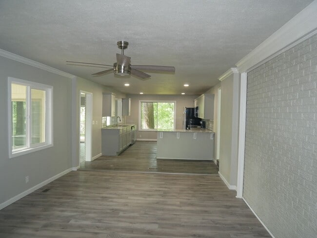 Photo - Gorgeous 4 bedroom, 2.5 bath House on a 1 ...