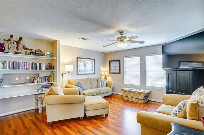 Building Photo - 820 Sandollar