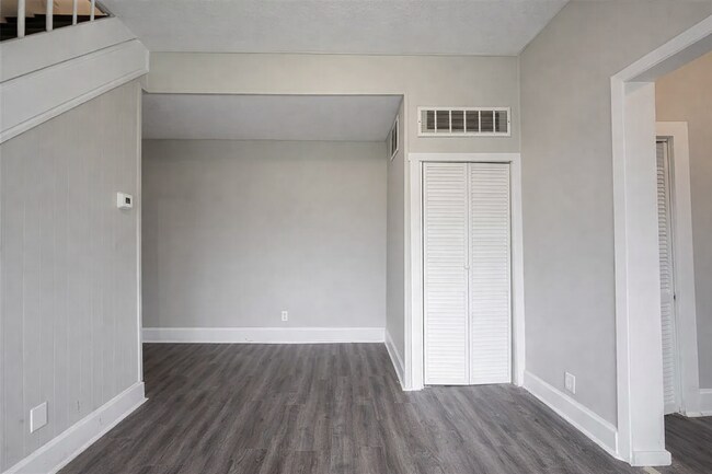 Photo - 19 S Tuxedo St