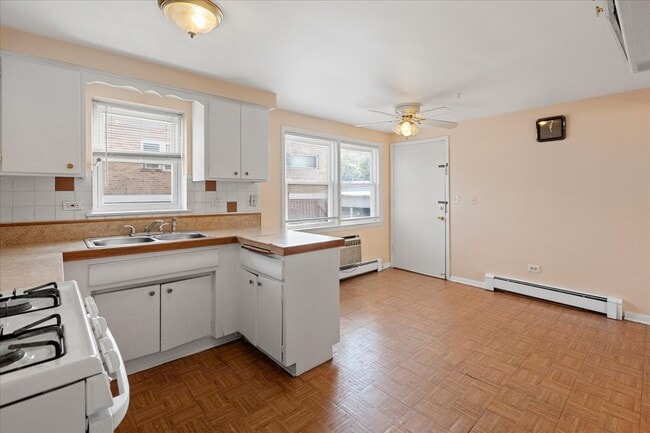 Photo - 2650 W Touhy Ave Unit 2N