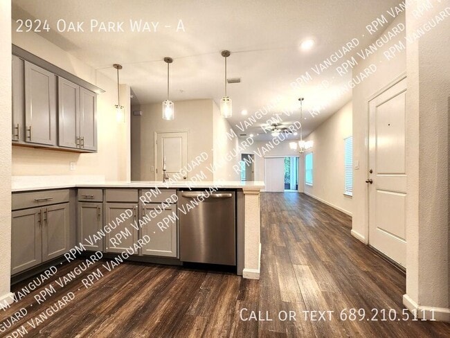 Photo - 2924 Oak Park Way