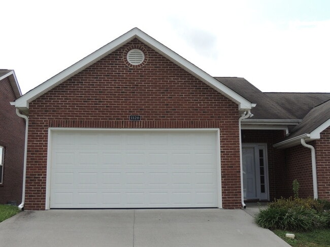 Photo - 3 bed, 2 bath, 2 car garage townhouse w/ bonus room in West Knoxville