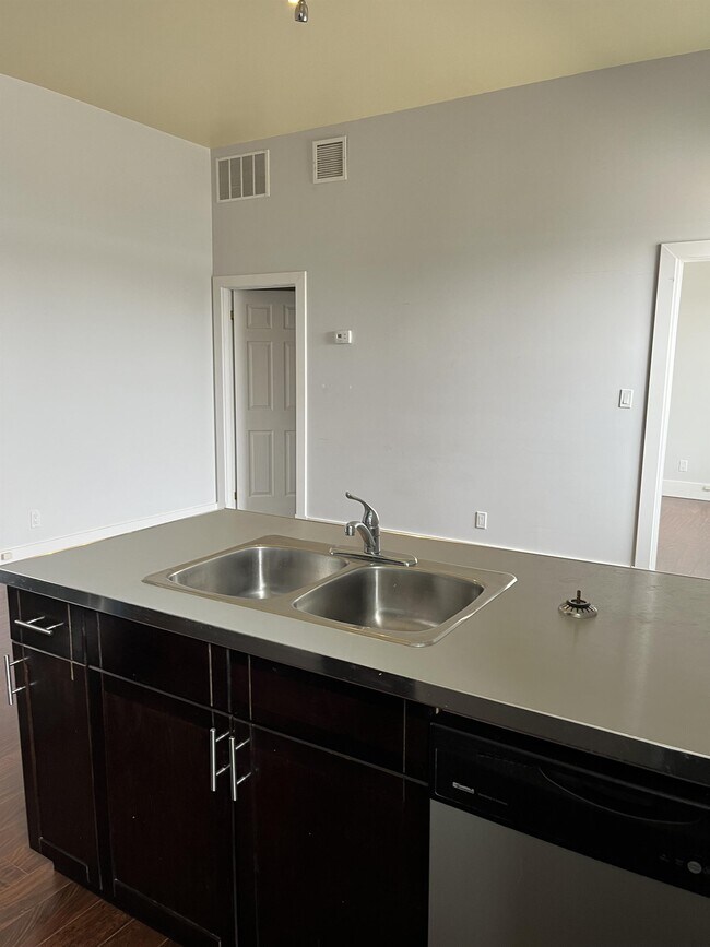 Photo - 73 King St W Unit 303