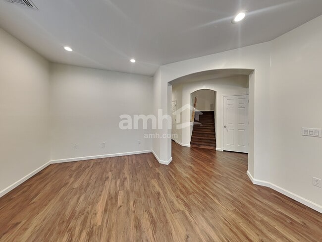 Photo - 119 S Beyerville Pl