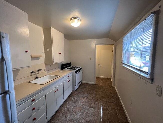 Photo - 727/731 W 6th Street Unidad 731 W 6th Street (Back )