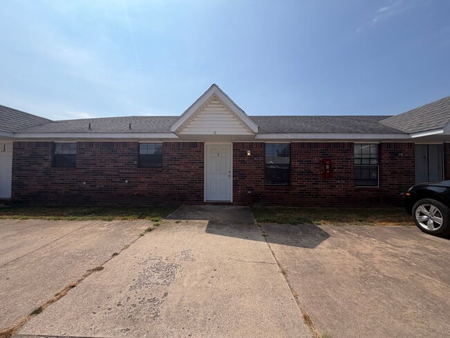 Building Photo - 505 SE A St Unit 505 SE A C