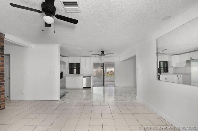 325 NW Rebecca Ave
