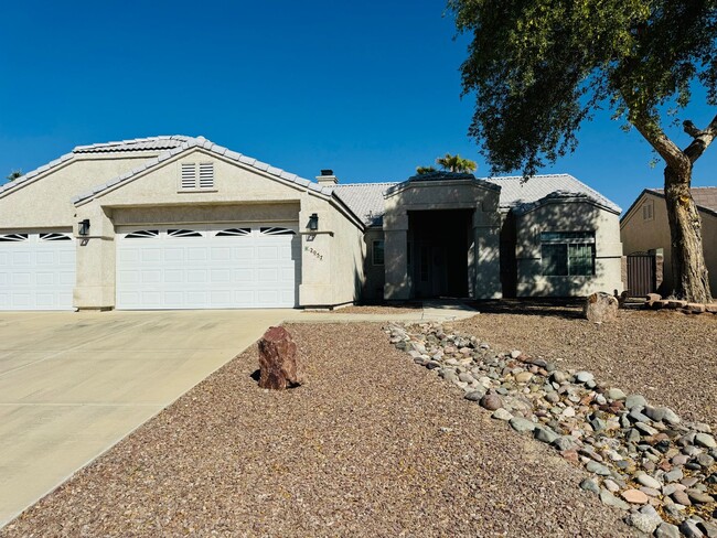 Spacious 3-Bedroom Home with Mountain View... - Spacious 3-Bedroom Home with Mountain View...