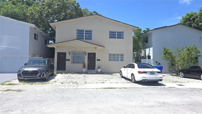 Building Photo - 3519 SW 17th Terrace Unit 3519