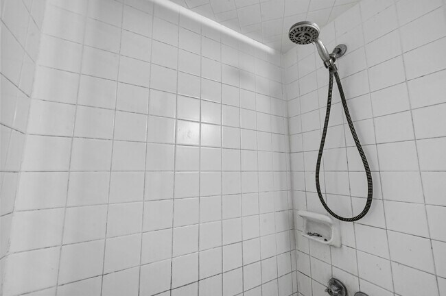 Photo - QUAINT  3 Bedroom, 2 bathroom House w Fireplace!!