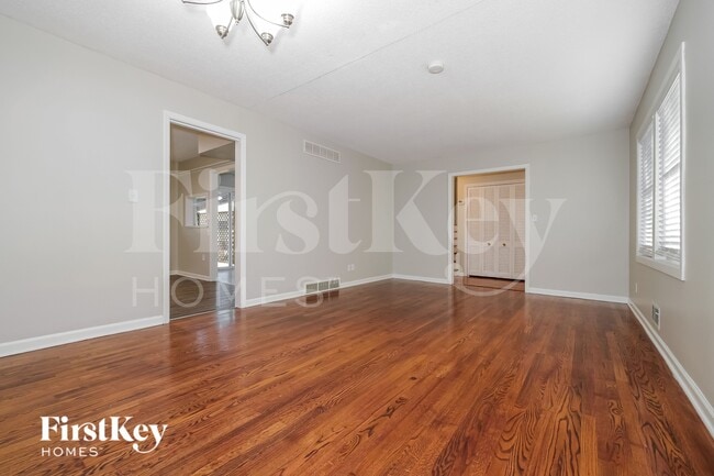 Photo - 8906 W 93rd St